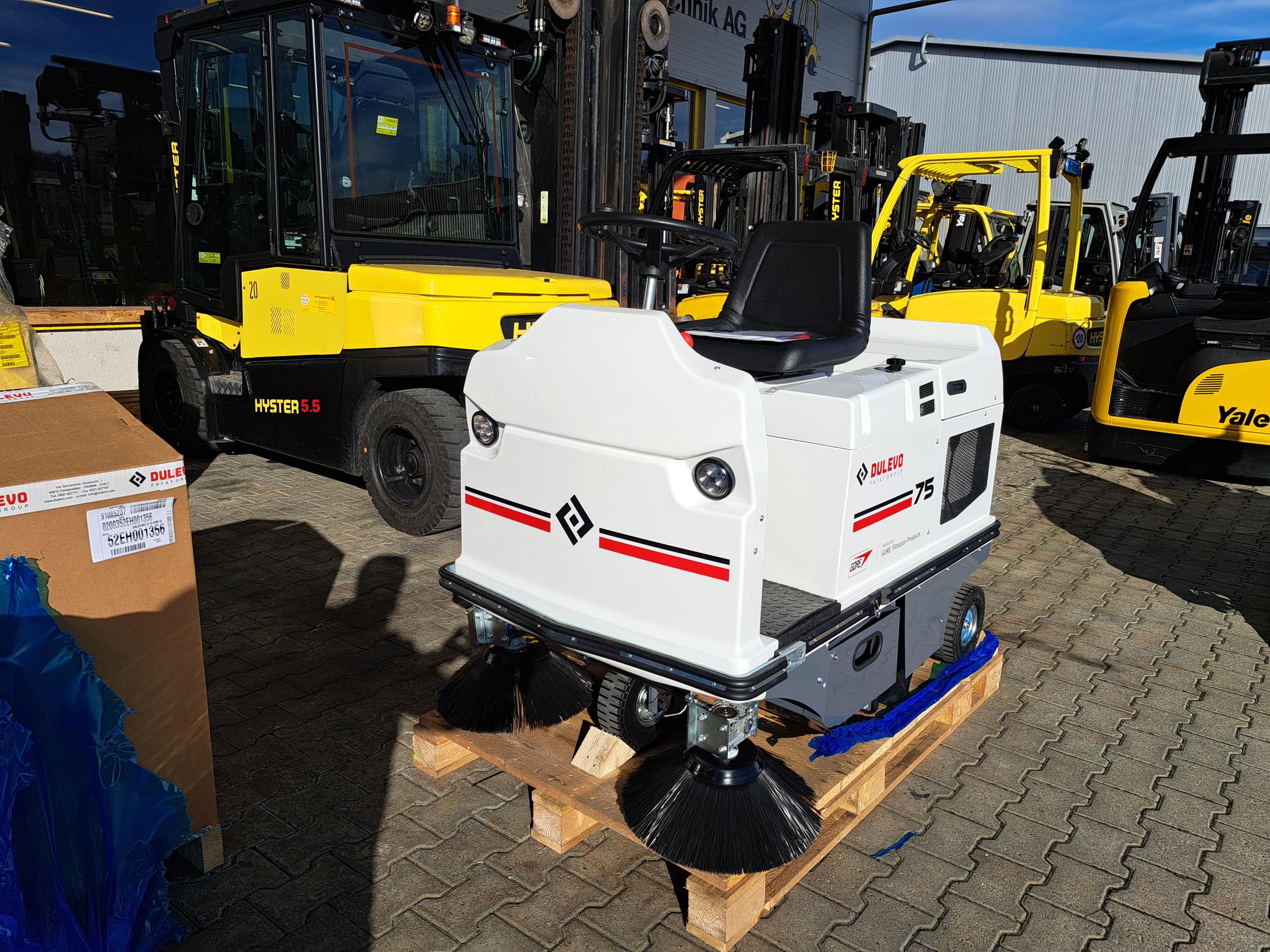 Neuzugang im Fuhrpark: Dulevo-Kehrmaschinen für höchste Reinigungsansprüche @ KWS Mietservice Neuzugang im Fuhrpark: Dulevo-Kehrmaschinen für höchste Reinigungsansprüche