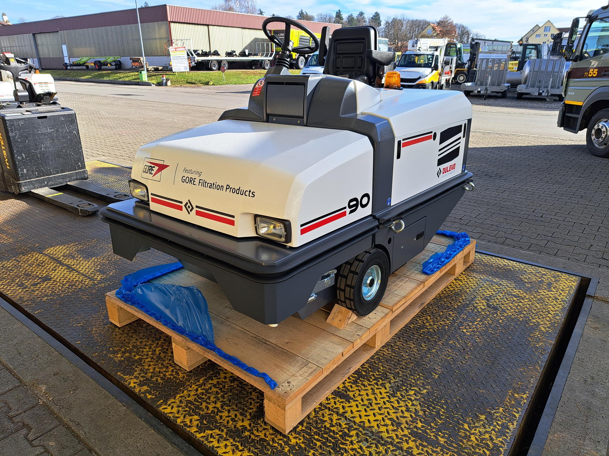 Neuzugang im Fuhrpark: Dulevo-Kehrmaschinen für höchste Reinigungsansprüche @ KWS Mietservice Neuzugang im Fuhrpark: Dulevo-Kehrmaschinen für höchste Reinigungsansprüche