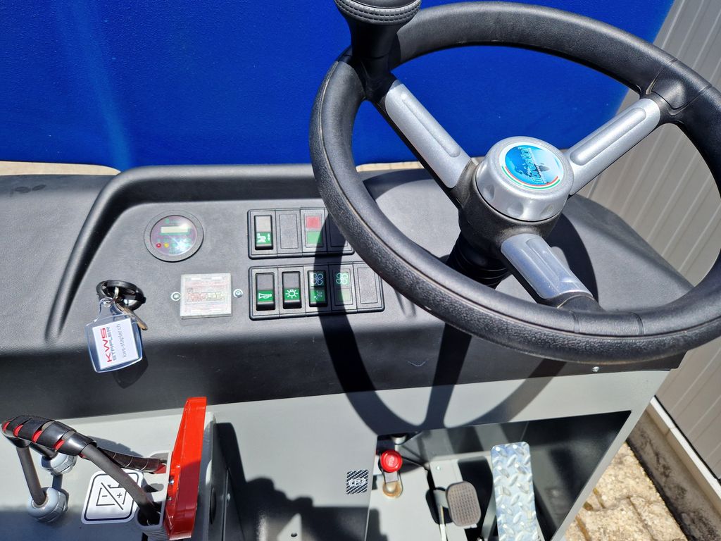 Aufsitz-Kehrsaugmaschine Fiorentini S34B mieten Aufsitz-Kehrsaugmaschine zur Miete