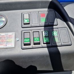 Aufsitz-Kehrsaugmaschine Fiorentini S34B mieten Aufsitz-Kehrsaugmaschine zur Miete