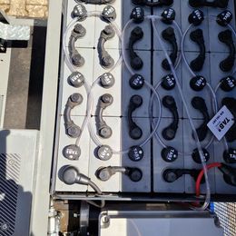 Aufsitz-Kehrsaugmaschine Fiorentini S34B mieten Aufsitz-Kehrsaugmaschine zur Miete