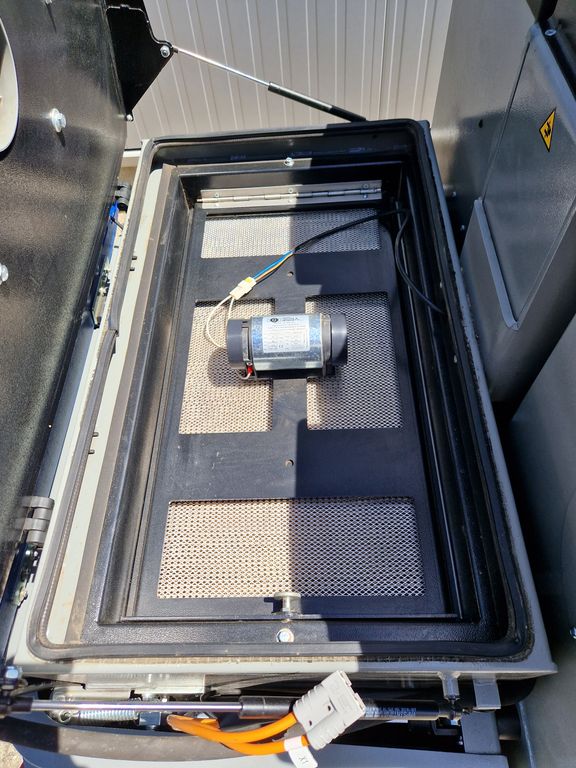 Aufsitz-Kehrsaugmaschine Fiorentini S34B mieten Aufsitz-Kehrsaugmaschine zur Miete