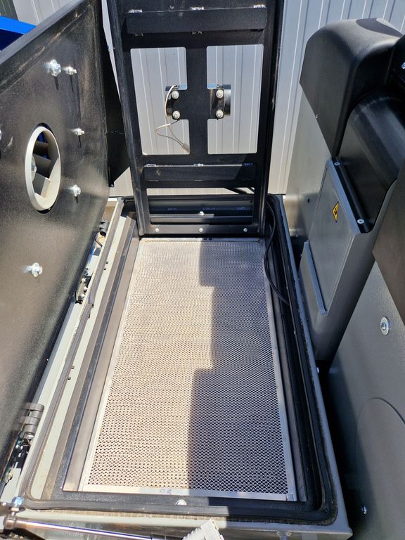 Aufsitz-Kehrsaugmaschine Fiorentini S34B mieten Aufsitz-Kehrsaugmaschine zur Miete