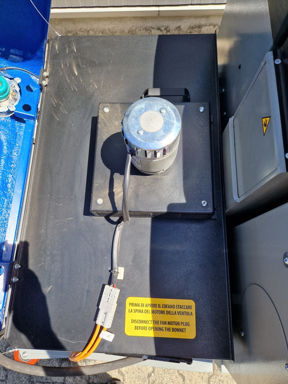 Aufsitz-Kehrsaugmaschine Fiorentini S34B mieten Aufsitz-Kehrsaugmaschine zur Miete