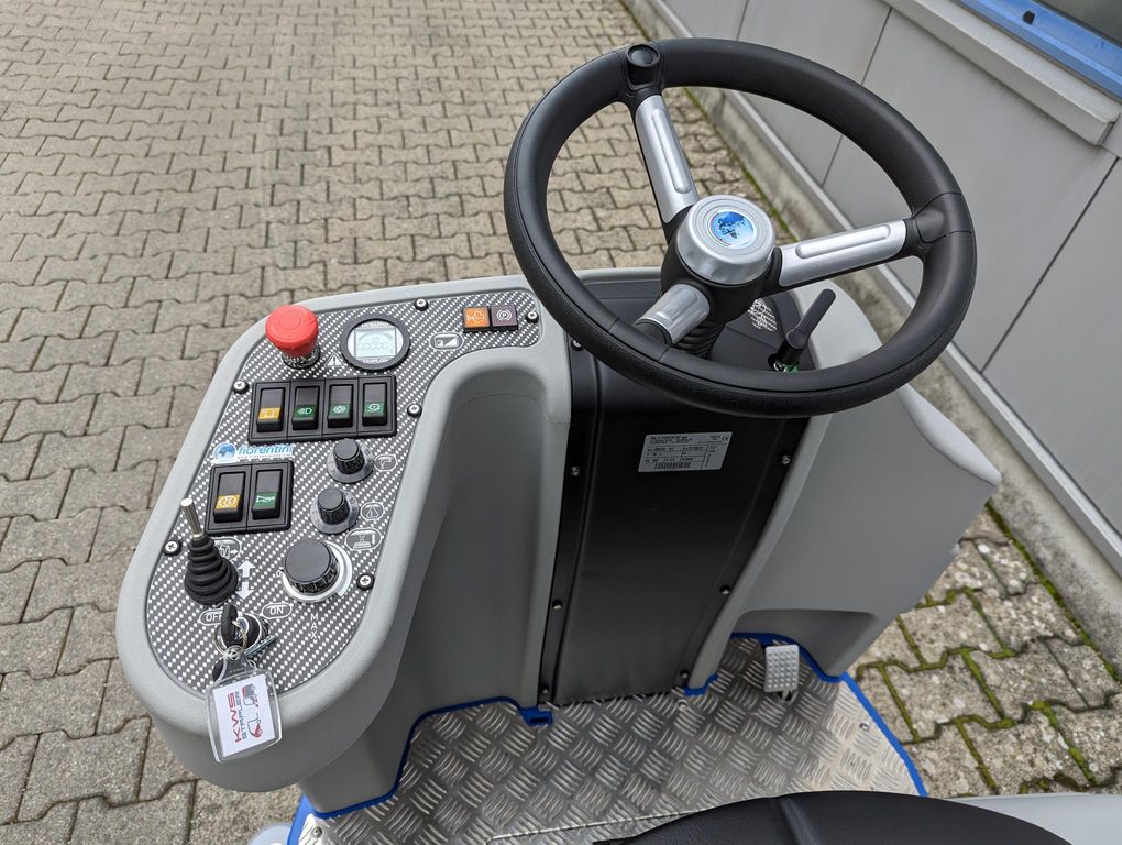 Aufsitz-Scheuersaugmaschine Fiorentini I38UE *Demofahrzeug* mieten Aufsitz-Scheuersaugmaschine zur Miete