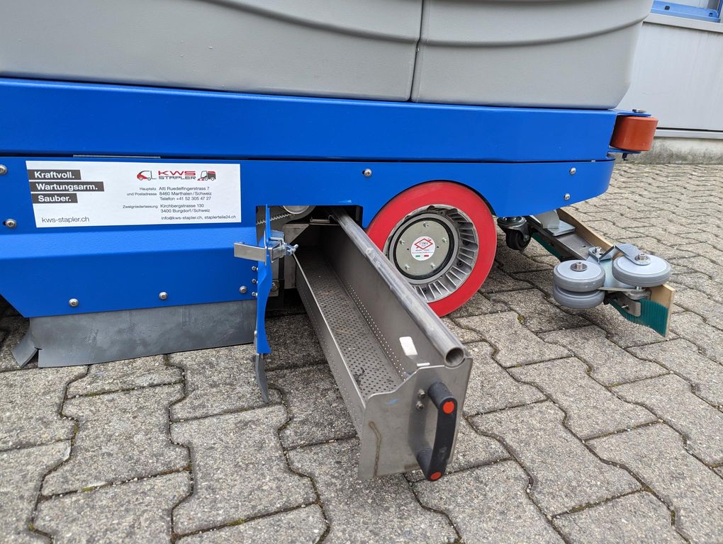 Aufsitz-Scheuersaugmaschine Fiorentini I38UE *Demofahrzeug* mieten Aufsitz-Scheuersaugmaschine zur Miete