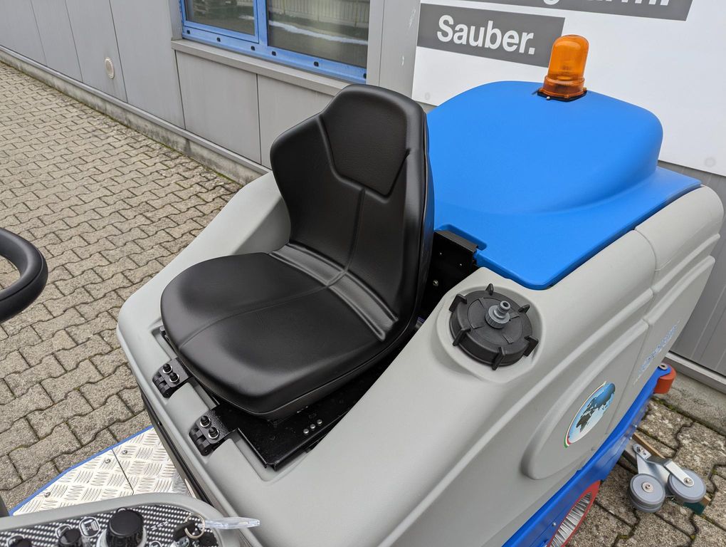 Aufsitz-Scheuersaugmaschine Fiorentini I38UE *Demofahrzeug* mieten Aufsitz-Scheuersaugmaschine zur Miete