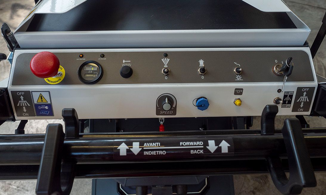 Kehrmaschine Tenax International Maxwind *Demofahrzeug* mieten Kehrmaschine zur Miete