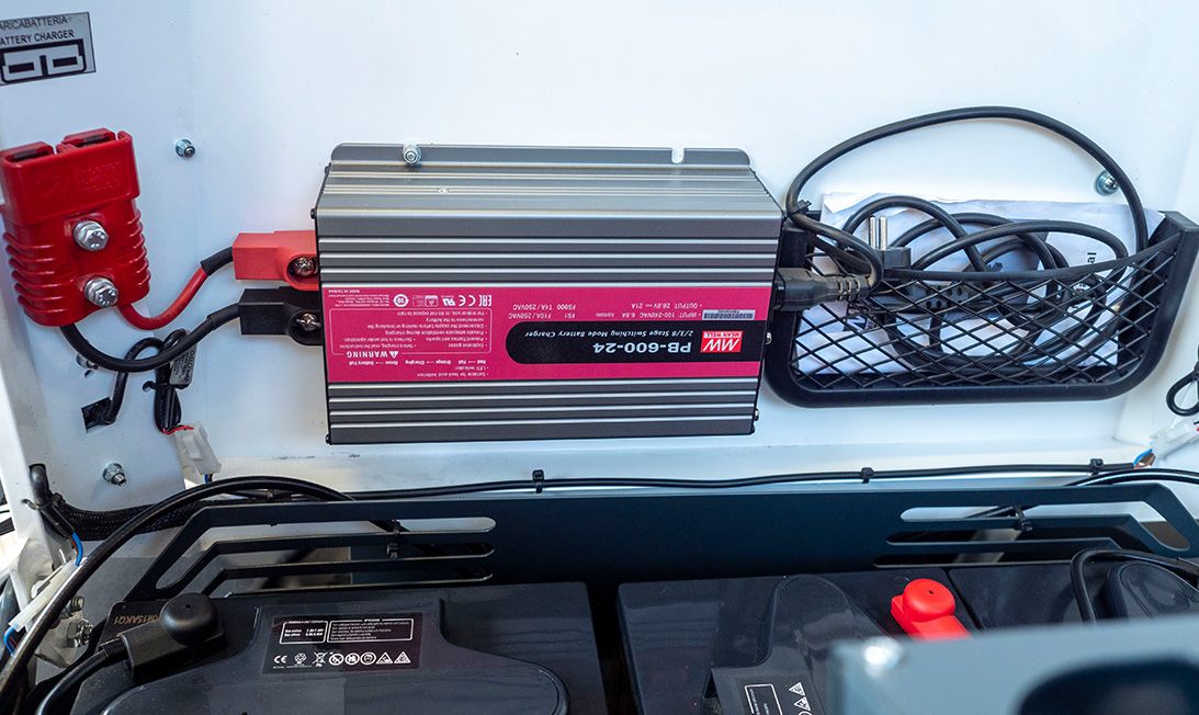 Kehrmaschine Tenax International Maxwind *Demofahrzeug* mieten Kehrmaschine zur Miete