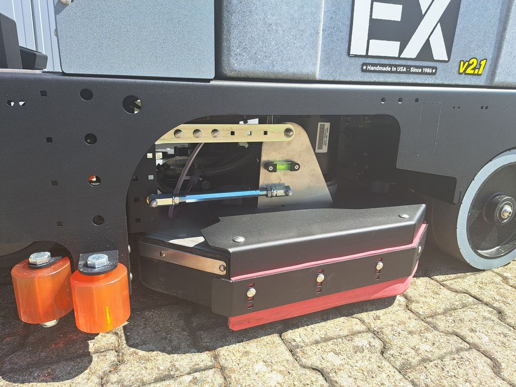 Aufsitz-Scheuersaugmaschine Tomcat EX v2 Disk mieten Aufsitz-Scheuersaugmaschine zur Miete