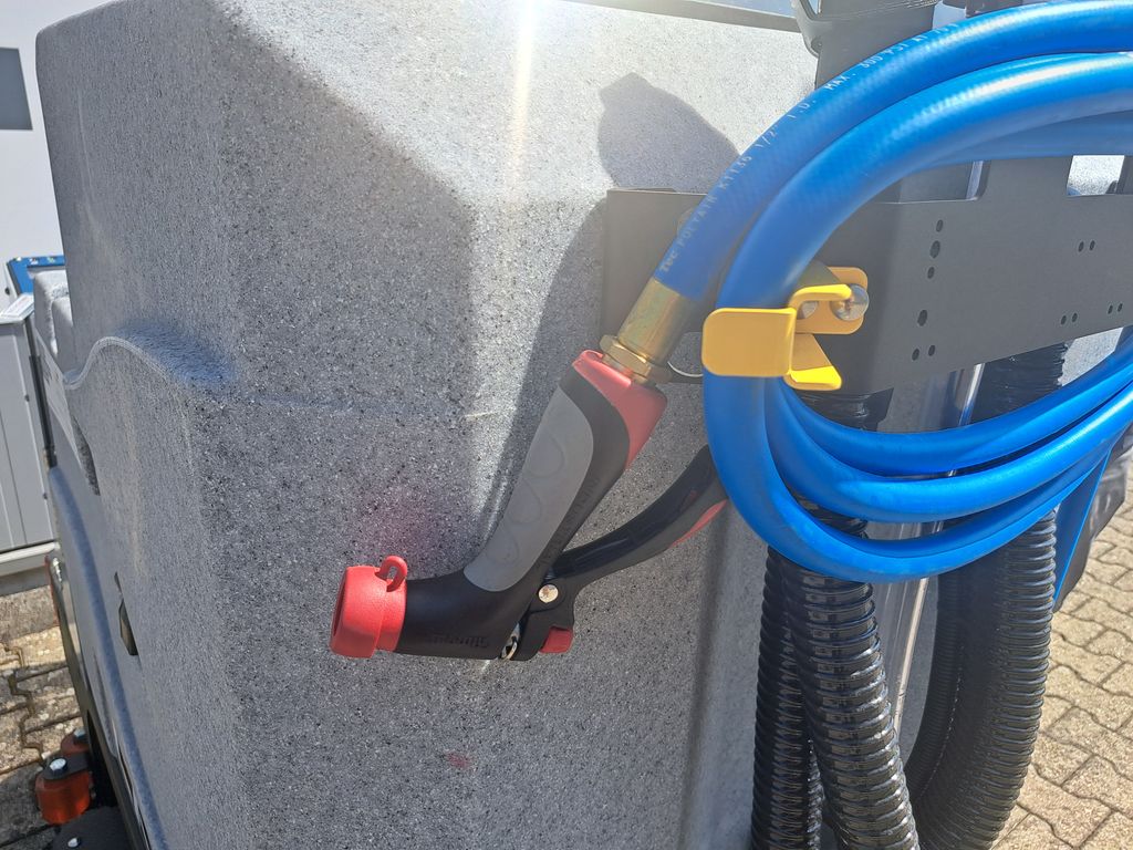 Aufsitz-Scheuersaugmaschine Tomcat EX v2 Disk mieten Aufsitz-Scheuersaugmaschine zur Miete