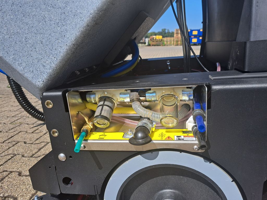 Aufsitz-Scheuersaugmaschine Tomcat EX v2 Disk mieten Aufsitz-Scheuersaugmaschine zur Miete