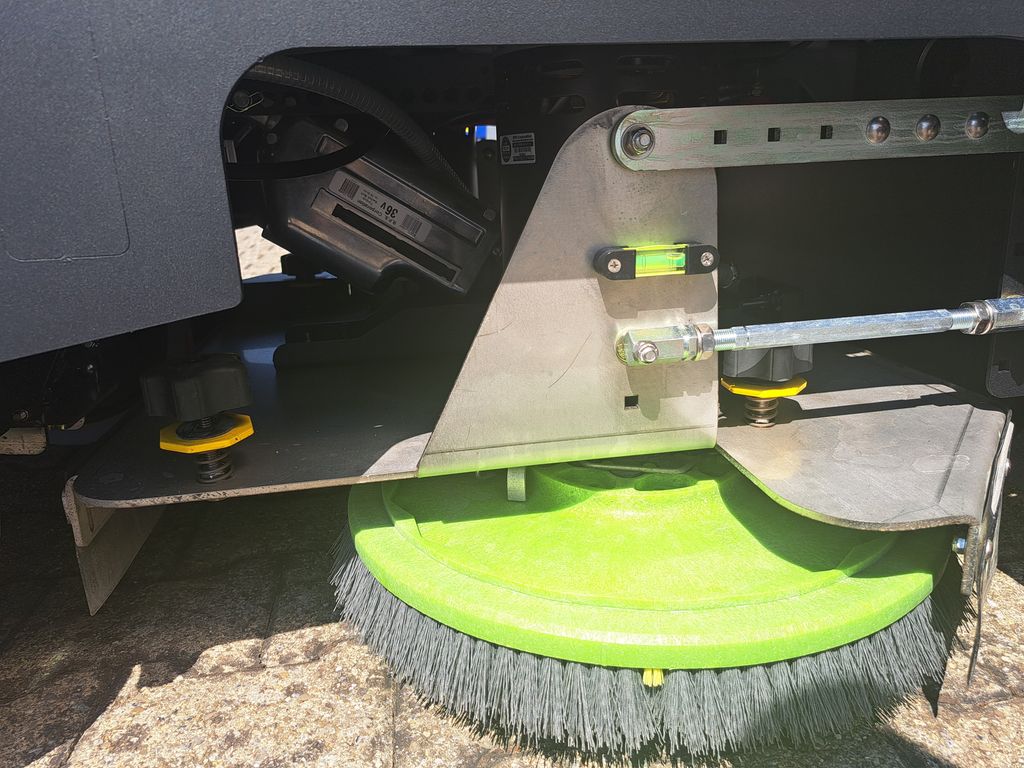 Aufsitz-Scheuersaugmaschine Tomcat EX v2 Disk mieten Aufsitz-Scheuersaugmaschine zur Miete