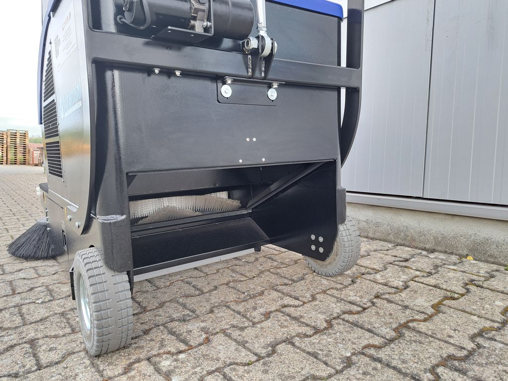 Aufsitz-Kehrsaugmaschine Fiorentini S28B mieten Aufsitz-Kehrsaugmaschine zur Miete