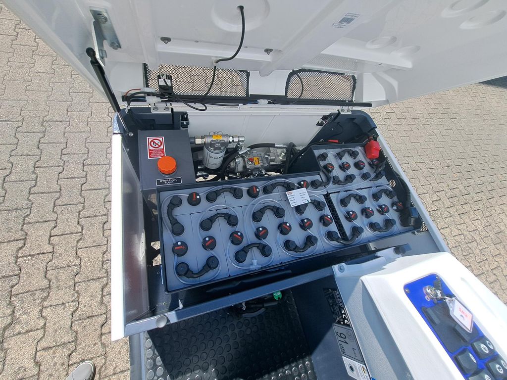 Aufsitz-Kehrsaugmaschine Dulevo 90 EH mieten Aufsitz-Kehrsaugmaschine zur Miete