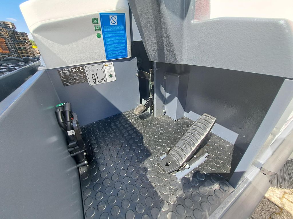 Aufsitz-Kehrsaugmaschine Dulevo 90 EH mieten Aufsitz-Kehrsaugmaschine zur Miete