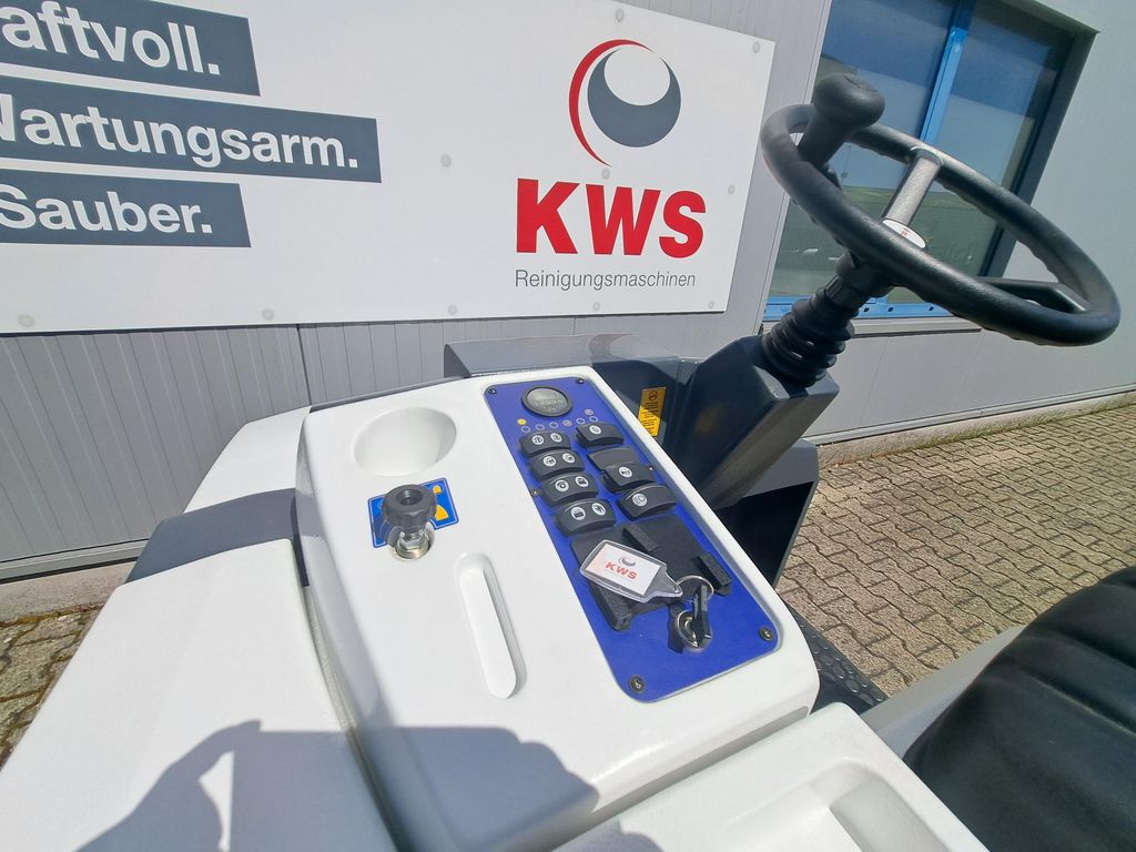 Aufsitz-Kehrsaugmaschine Dulevo 90 EH mieten Aufsitz-Kehrsaugmaschine zur Miete