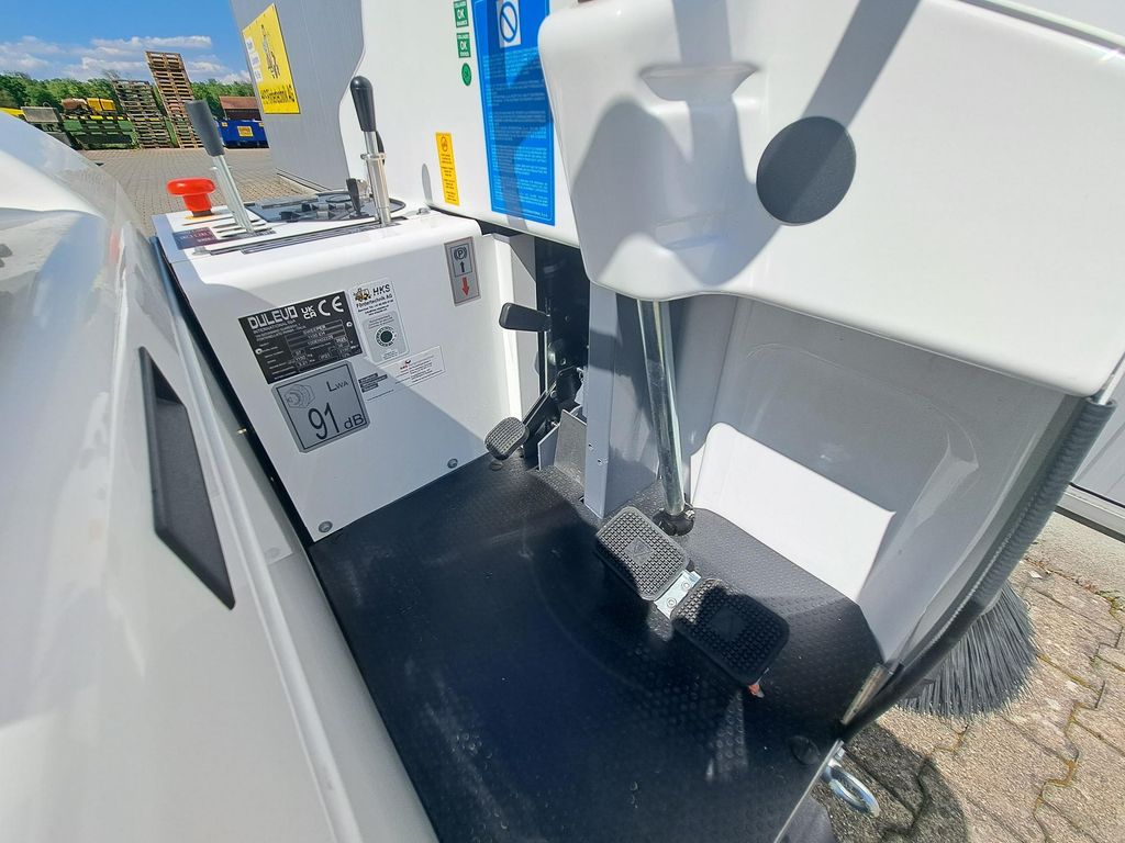 Aufsitz-Kehrsaugmaschine Dulevo 1100 EH mieten Aufsitz-Kehrsaugmaschine zur Miete