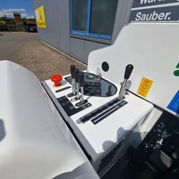 Aufsitz-Kehrsaugmaschine Dulevo 1100 EH mieten Aufsitz-Kehrsaugmaschine zur Miete