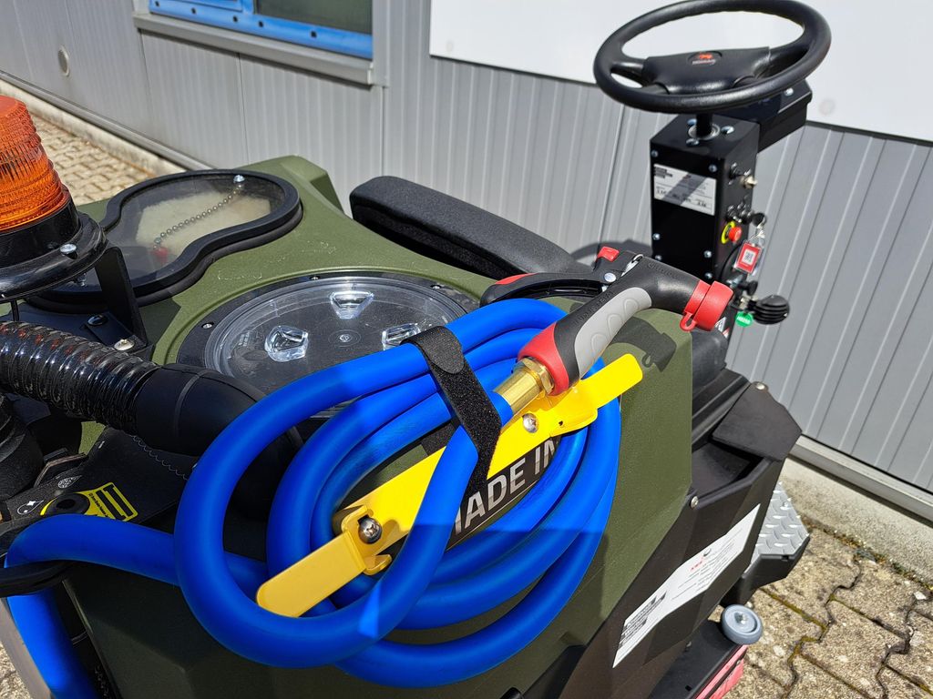 Aufsitz-Scheuersaugmaschine Kodiak K22 R mieten Aufsitz-Scheuersaugmaschine zur Miete