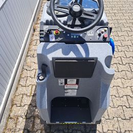 Scheuersaugmaschine Tomcat Rival mieten Scheuersaugmaschine zur Miete