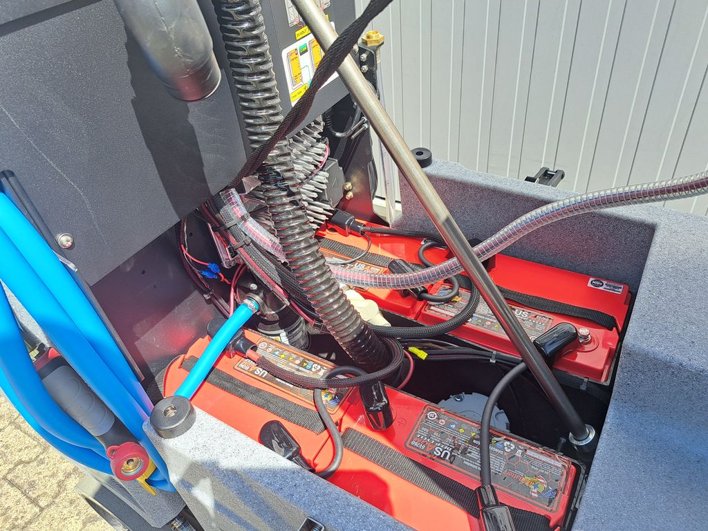 Scheuersaugmaschine Tomcat Rival mieten Scheuersaugmaschine zur Miete