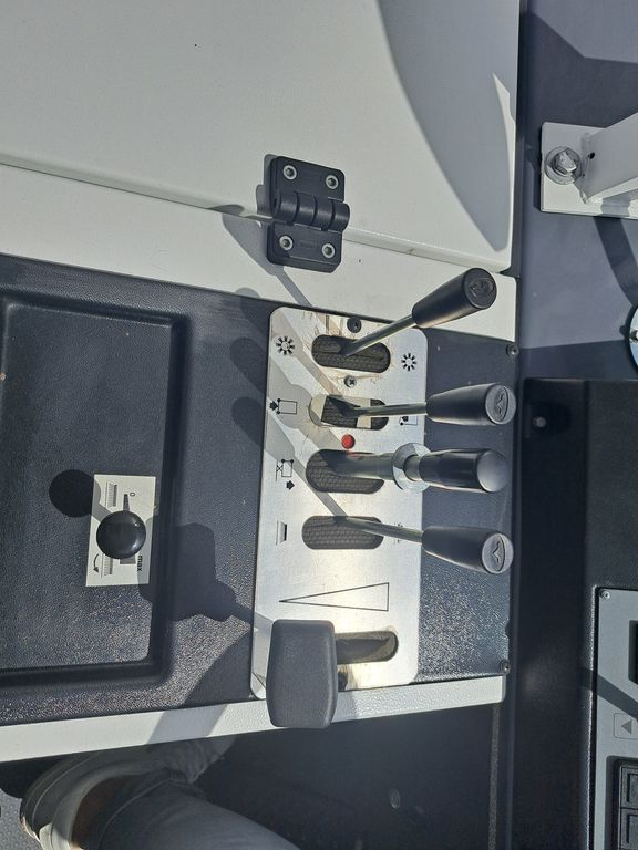 Aufsitz-Kehrsaugmaschine Dulevo 120 DK mieten Aufsitz-Kehrsaugmaschine zur Miete