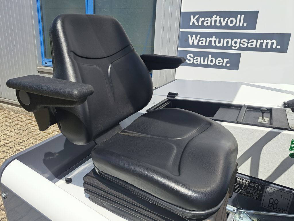 Aufsitz-Kehrsaugmaschine Dulevo 120 DK mieten Aufsitz-Kehrsaugmaschine zur Miete