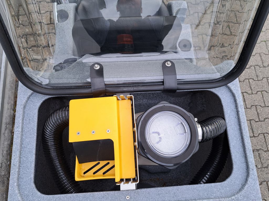 Aufsitz-Scheuersaugmaschine Tomcat CRZ V2 mieten Aufsitz-Scheuersaugmaschine zur Miete