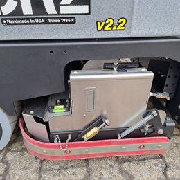 Aufsitz-Scheuersaugmaschine Tomcat CRZ V2 mieten Aufsitz-Scheuersaugmaschine zur Miete