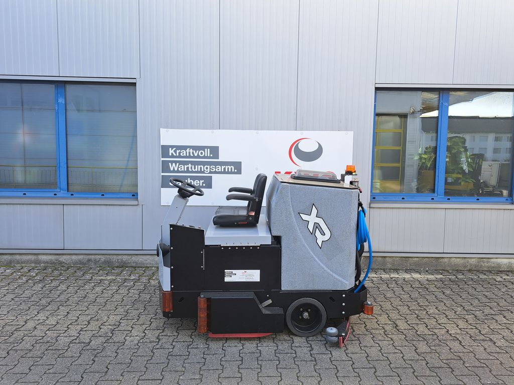 Aufsitz-Scheuersaugmaschine Tomcat XR 40-D Disk mieten Aufsitz-Scheuersaugmaschine zur Miete