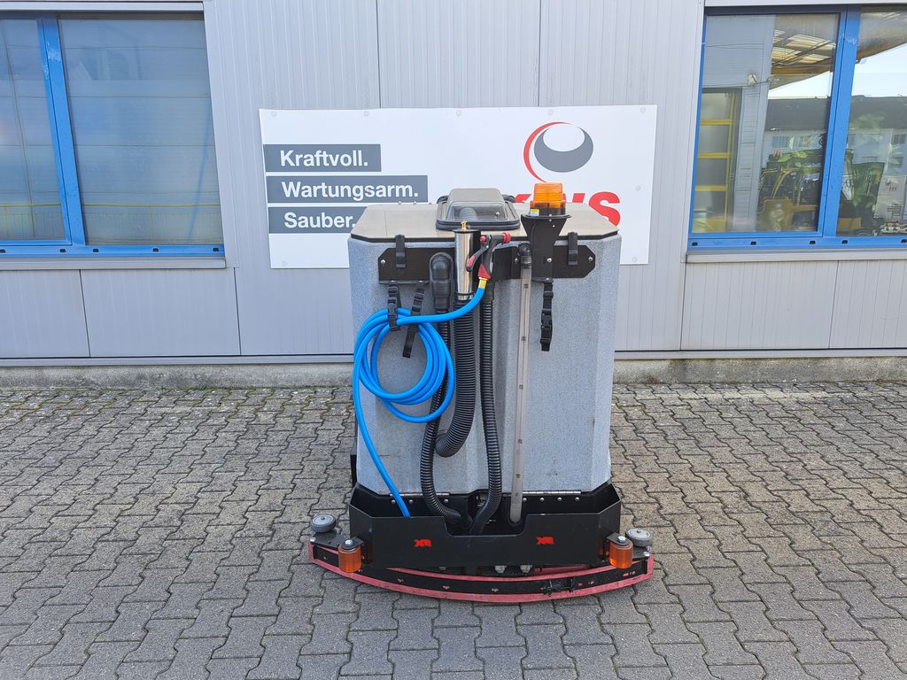 Aufsitz-Scheuersaugmaschine Tomcat XR 40-D Disk mieten Aufsitz-Scheuersaugmaschine zur Miete