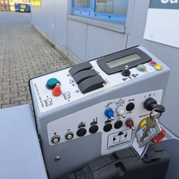 Aufsitz-Scheuersaugmaschine Tomcat XR 40-D Disk mieten Aufsitz-Scheuersaugmaschine zur Miete