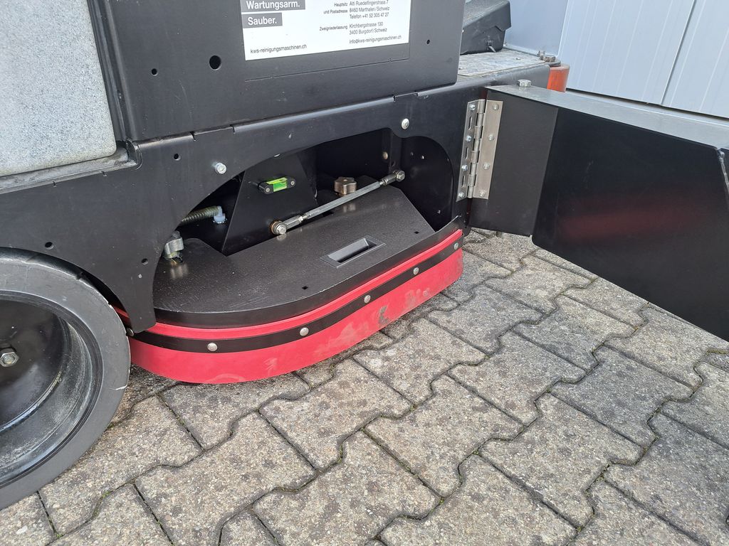 Aufsitz-Scheuersaugmaschine Tomcat XR 40-D Disk mieten Aufsitz-Scheuersaugmaschine zur Miete