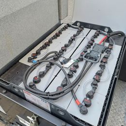 Aufsitz-Scheuersaugmaschine Tomcat XR 40-D Disk mieten Aufsitz-Scheuersaugmaschine zur Miete