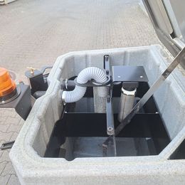 Aufsitz-Scheuersaugmaschine Tomcat XR 40-D Disk mieten Aufsitz-Scheuersaugmaschine zur Miete