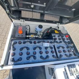 Aufsitz-Kehrsaugmaschine Dulevo 1100 EH mieten Aufsitz-Kehrsaugmaschine zur Miete