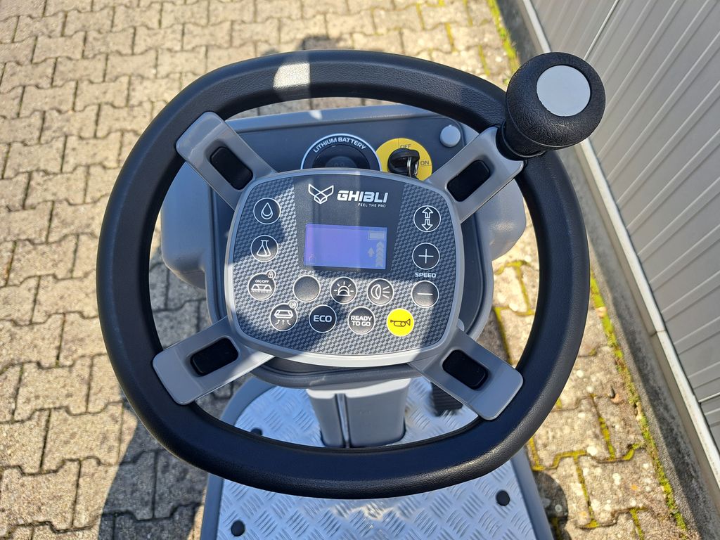 Aufsitz-Scheuersaugmaschine GHIBLI Ranger R 115 FD 85 BC Lithium mieten Aufsitz-Scheuersaugmaschine zur Miete