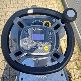 Aufsitz-Scheuersaugmaschine GHIBLI Ranger R 115 FD 85 BC Lithium mieten Aufsitz-Scheuersaugmaschine zur Miete