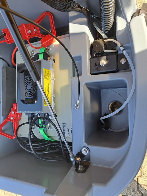 Aufsitz-Scheuersaugmaschine GHIBLI Ranger R 115 FD 85 BC Lithium mieten Aufsitz-Scheuersaugmaschine zur Miete