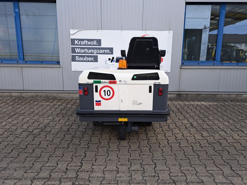 Aufsitz-Kehrsaugmaschine Dulevo 90 BK mieten Aufsitz-Kehrsaugmaschine zur Miete