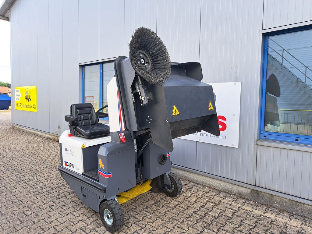 Aufsitz-Kehrsaugmaschine Dulevo 90 BK mieten Aufsitz-Kehrsaugmaschine zur Miete