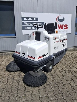 Aufsitz-Kehrsaugmaschine 1100EH